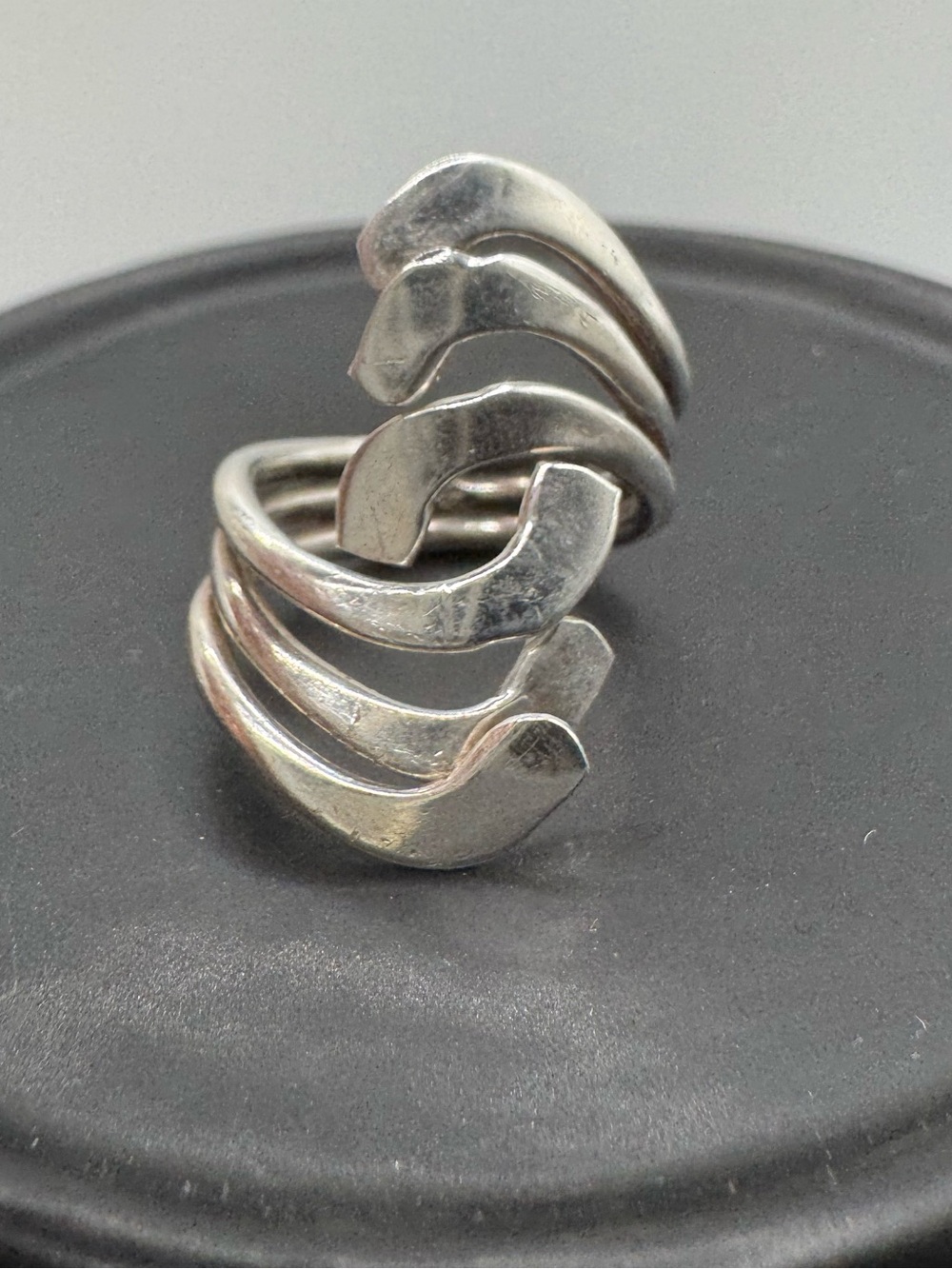 Item
925 Sterling Silver Size 7 Modern Spiral Ring